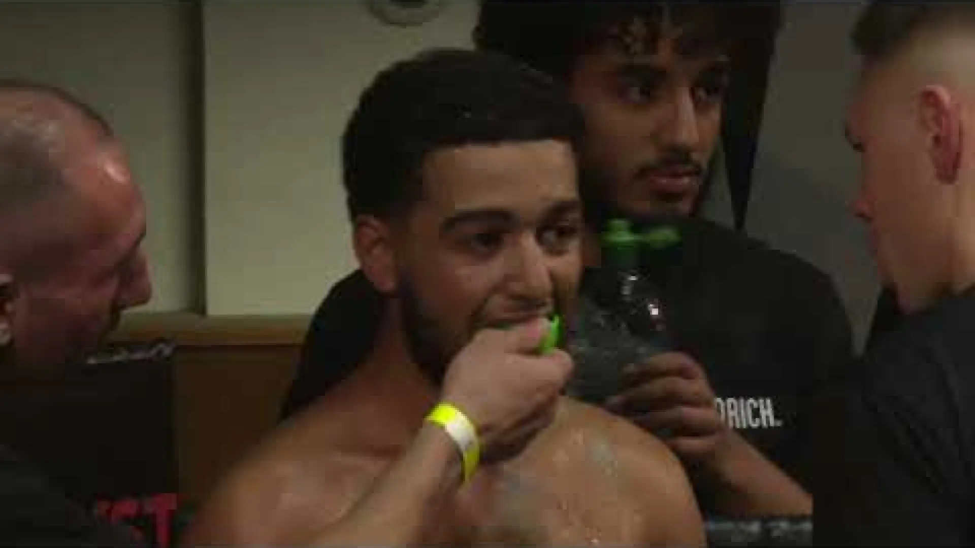Shaq Davies vs Zak Chabira (Fight Video)