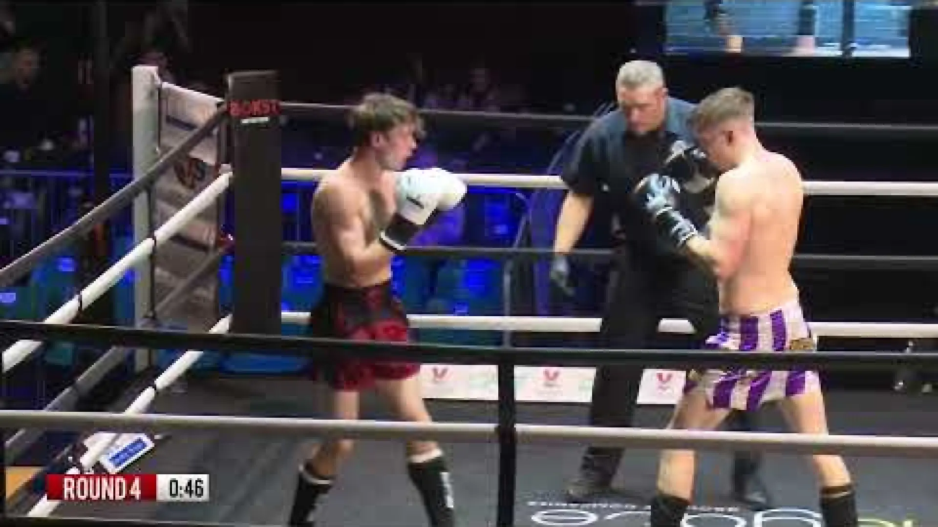 Alex Barnes vs Tomas Pociuipa (Fight Video)