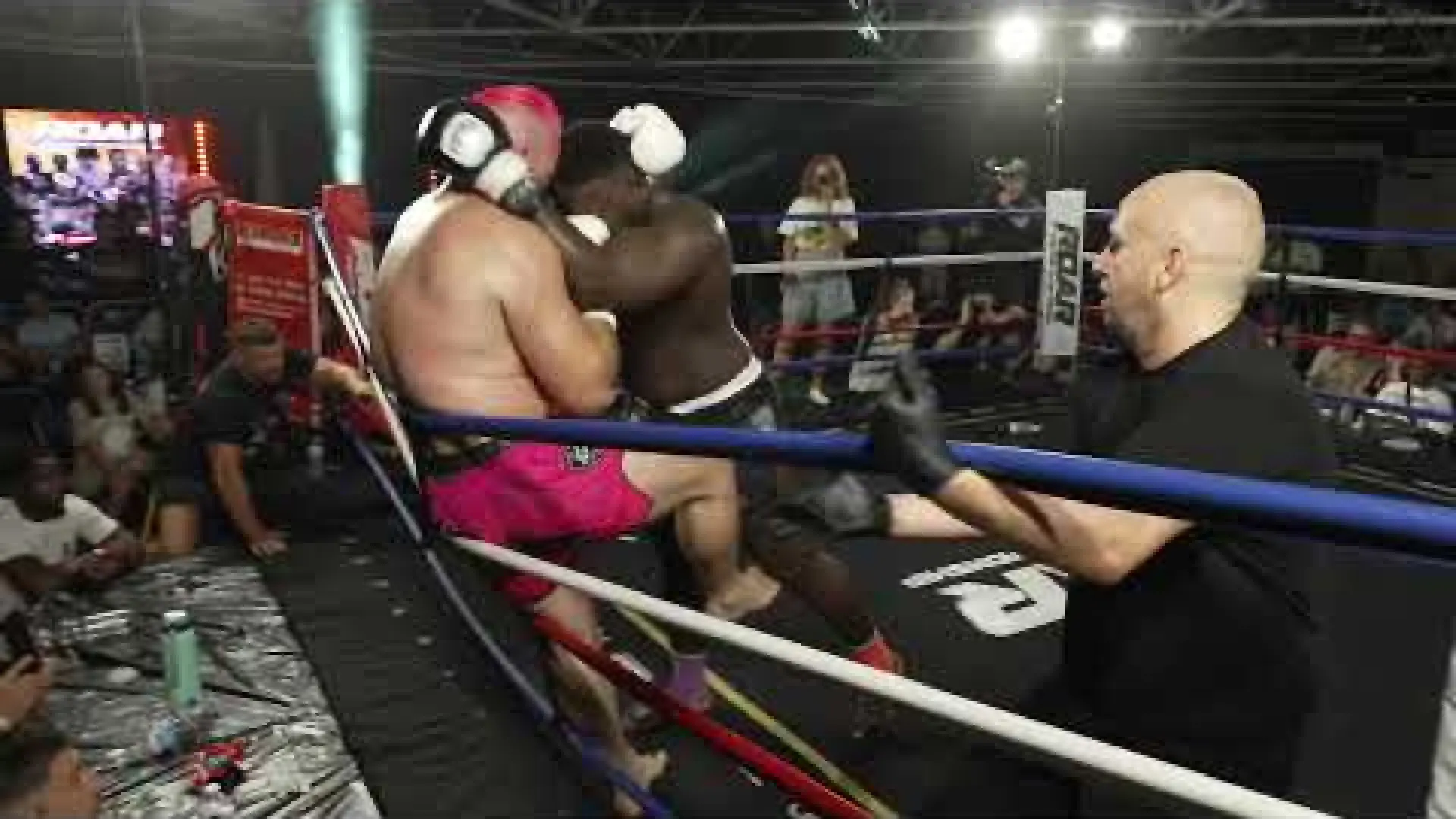 Lyndon Knowles vs Simon Mendes (Fight Video)
