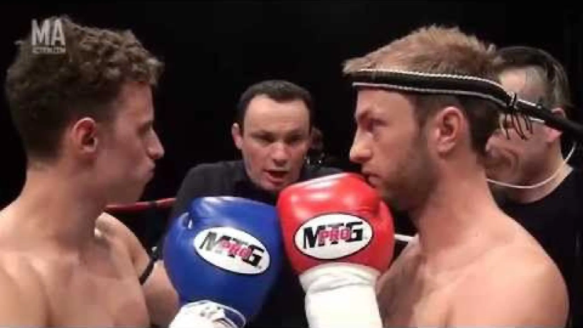 Mike Barton vs Phelim O'Neill (Fight Video)