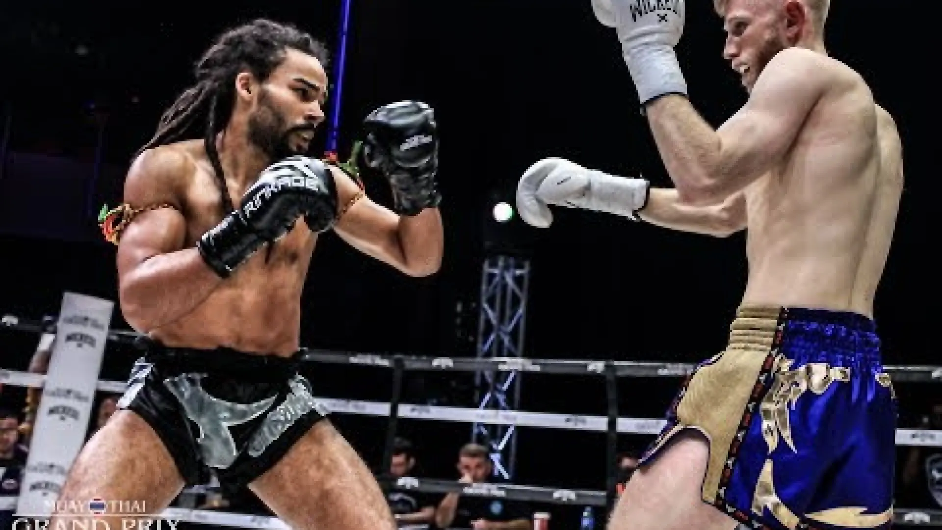 Simon Whitehead vs Shaq Davies (Fight Video)