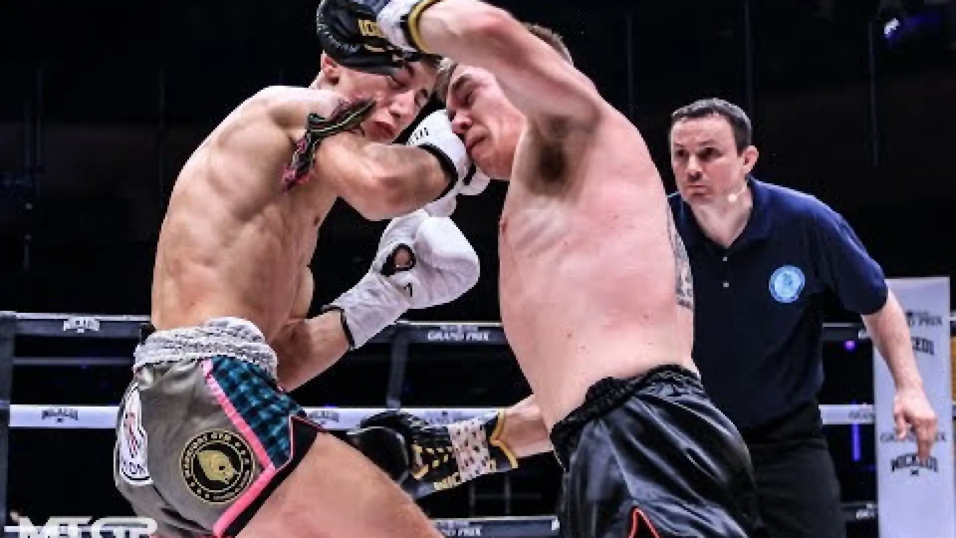 Jake Vigar vs James Nichol (Fight Video)