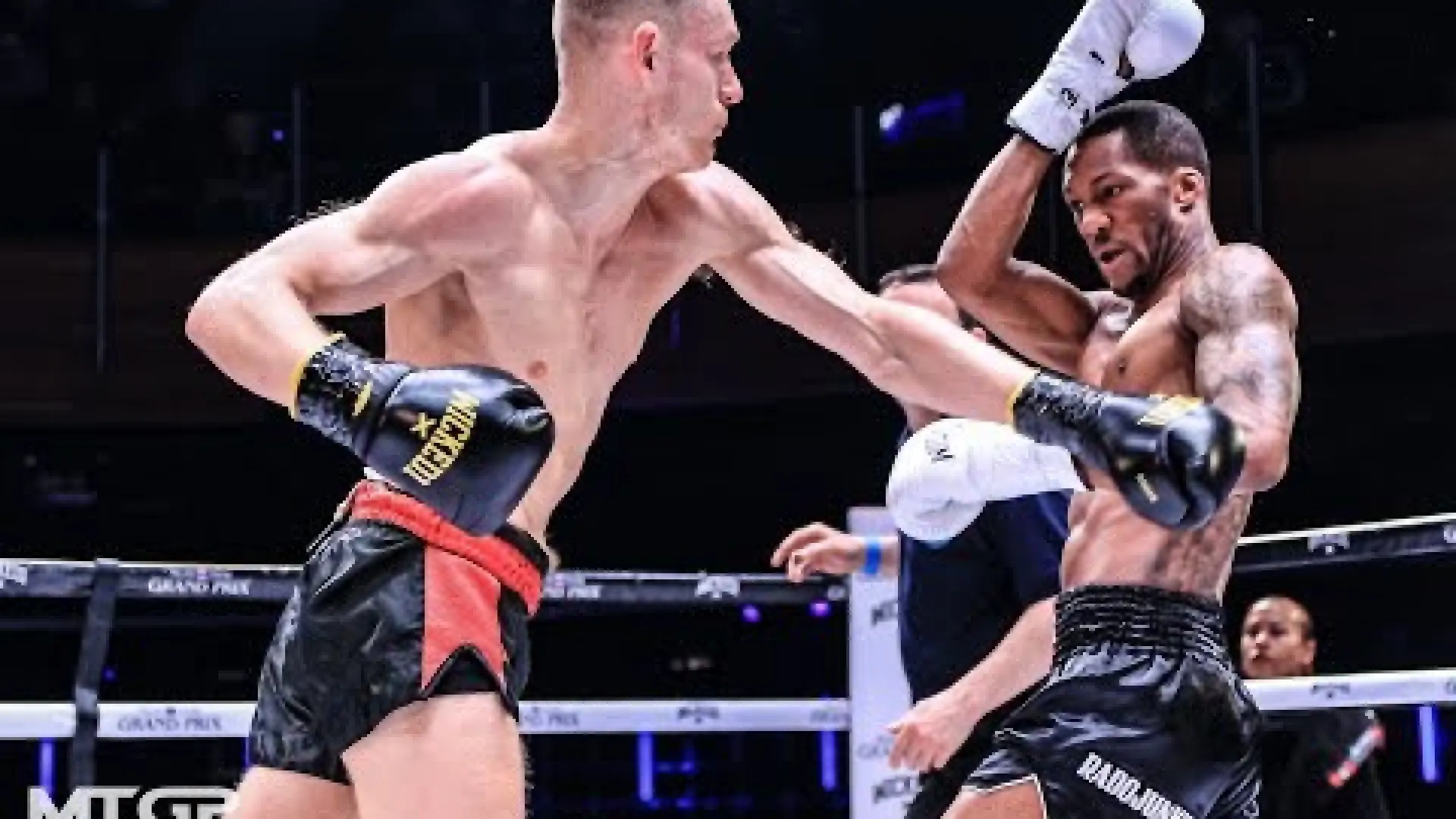 Andre Simon vs Bradley Heason (Fight Video)