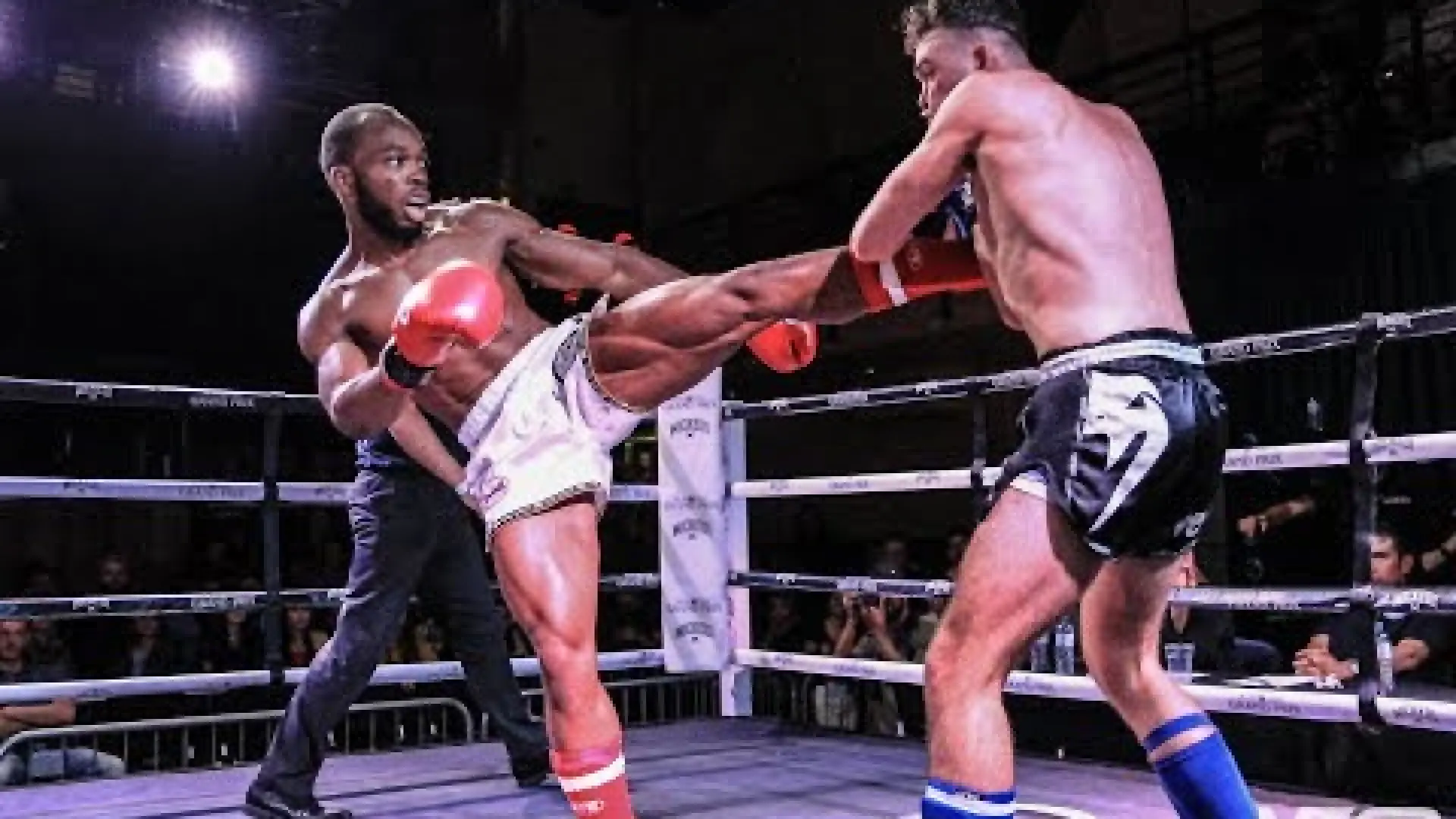 Daniel Tompkins vs Feye Balogun (Fight Video)