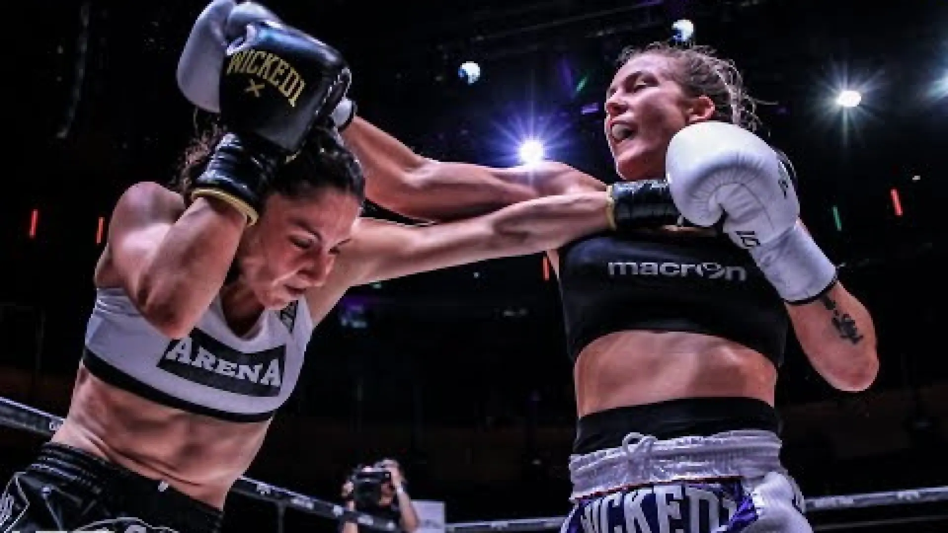 Karpouzli Ioanna vs Sarah Worsfold (Fight Video)