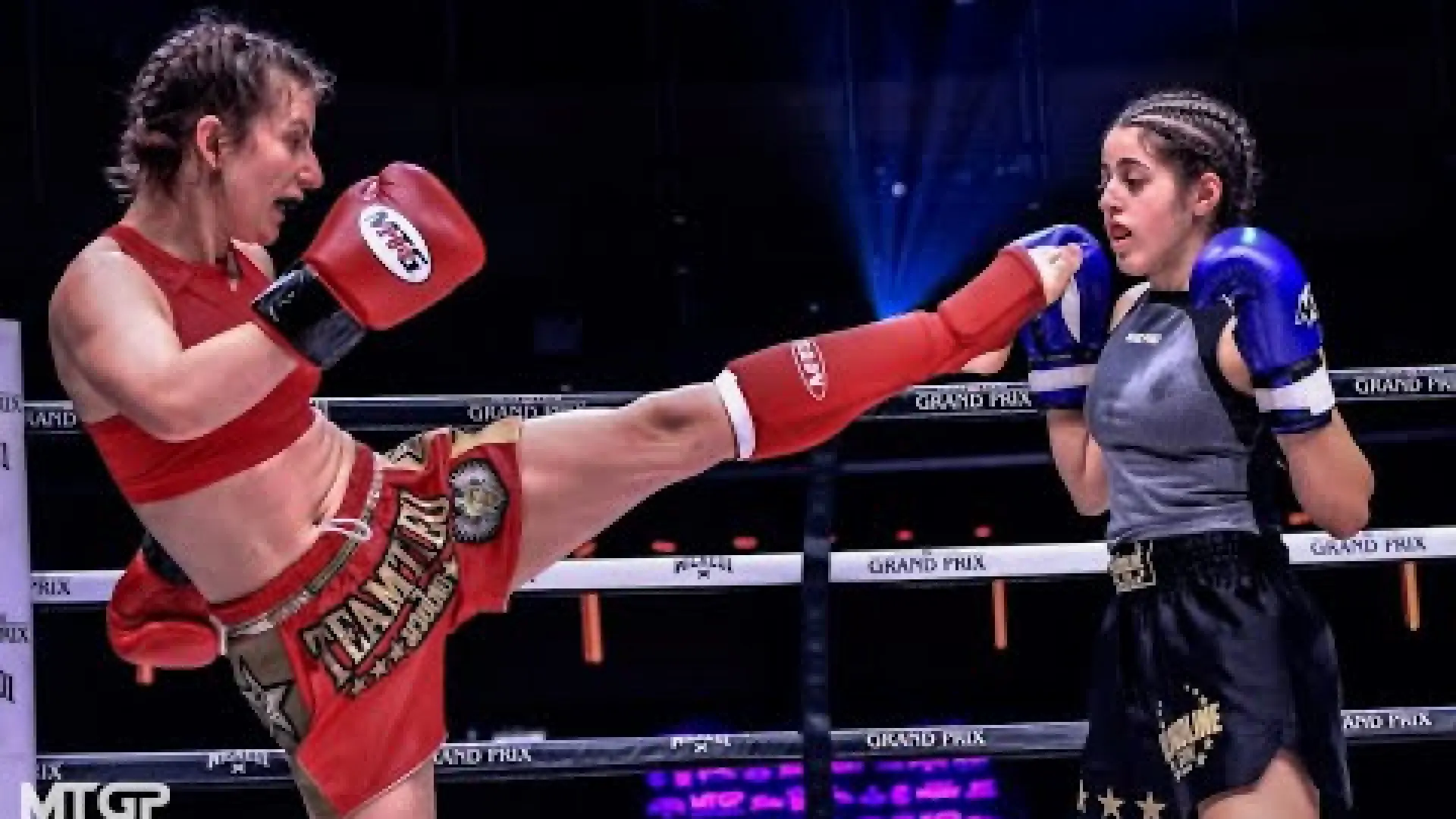 Zisan Agca vs Elena Cresci (Fight Video)
