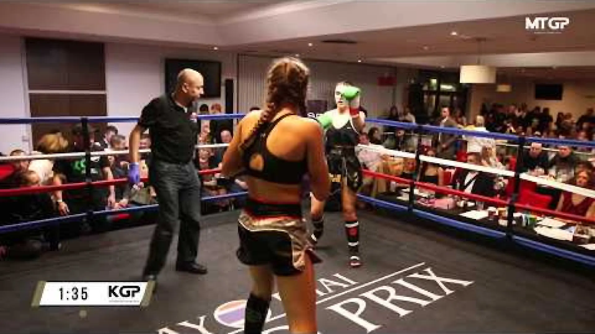 Hollie Bowness vs Rosie Longley (Fight Video)